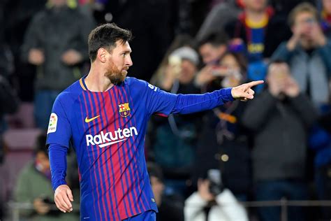 The argentina international is regarded as one of, if not the greatest football player in the history of the sport. Messi verdient bei Barca unfassbares Gehalt - und hat ...