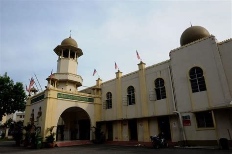 Kampung baru or kampong bharu (meaning new village) is a malay enclave in central kuala lumpur, malaysia. Masjid Jamek Kampung Baru - Kuala Lumpur