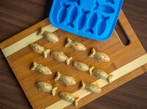 My cat can eat these this size but they are also easy to break up if your cat prefers a smaller treat. No Bake Salmon Cat Treat Recipe | The Pets Dialogue