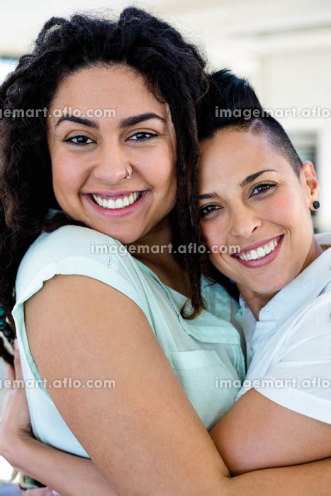 Lesbian Couple Embracing Each Otherの写真素材 88532296 イメージマート
