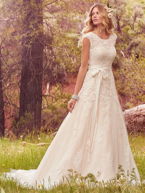 Lace Tulle Bohemian Wedding Dresses Modest Cap Sleeves Jewel Buttons