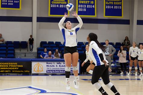 Women S Volleyball Dominant In Victory At Lmu Limestone