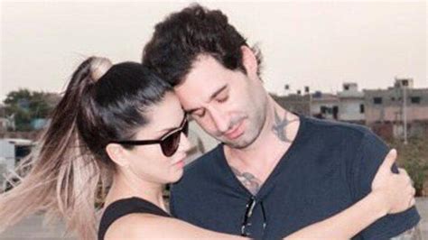 Sunny Leone Hubby Daniel Land Safely After Their Plane ‘almost Crashed