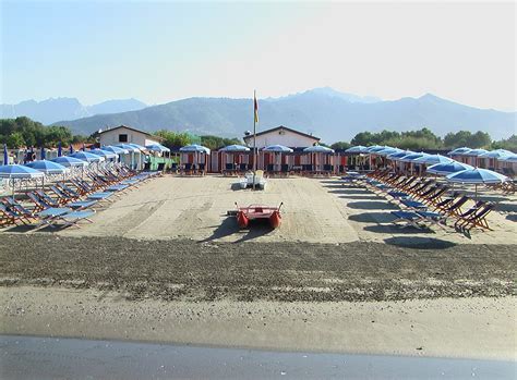 Marina di massa è una delle più belle località del litorale toscano e, senza dubbio, è una tra le più indicate per le famiglie con bimbi piccoli. Bagno Oliviero (Marina di Massa): AGGIORNATO 2019 - tutto ...