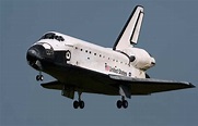 El transbordador espacial Endeavour aterriza en Cabo Cañaveral, Florida ...