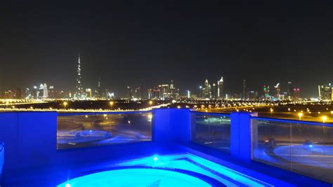Top usps of marriott hotel al jaddaf dubai are : "Pool bei Nacht" Marriott Hotel Al Jaddaf Dubai (Dubai ...