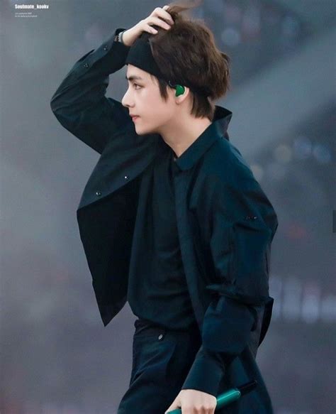 Pin By Han Lasagna On Vkim Taehyung In 2020 Wearing All Black Taehyung How To Wear