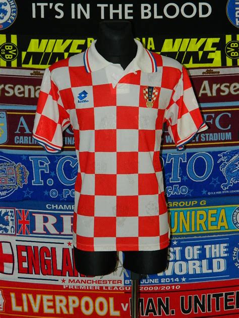 Buy the croatia national football team jersey online and wear the famous red and white checkered football shirt. Croatia Home football shirt 1995 - 1998. Added on 2007-10 ...