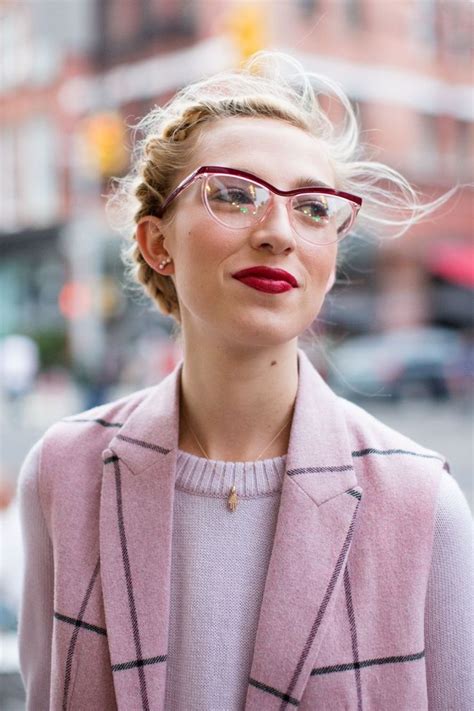 estas son las siete tendencias en gafas graduadas que van a triunfar en 2019 chicas con gafas