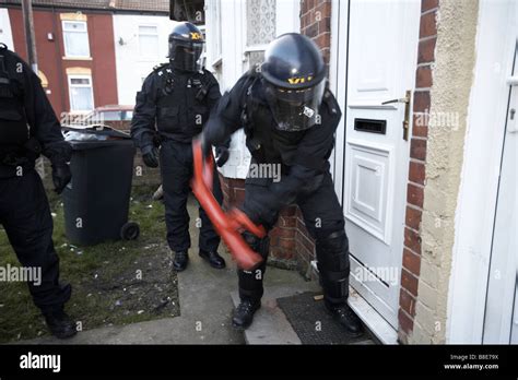 Police Battering Ram Hi Res Stock Photography And Images Alamy