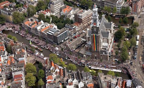 canal parade in amsterdam ‘drukste in jaren nrc