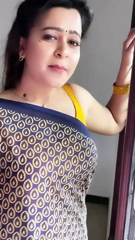 Sexy Indian Aunty Sexy Yellow Sleeveless Saree Hd Porn A7 Xhamster
