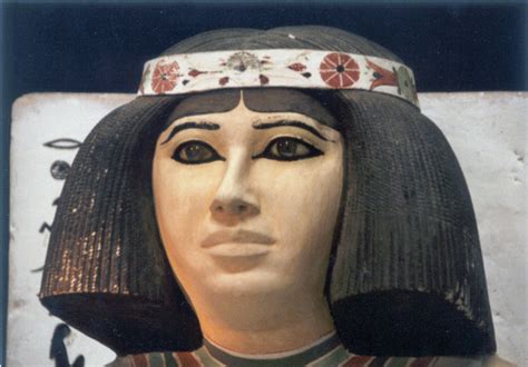 the heretic pharaoh statue of nofret wearing a wig and bead necklace