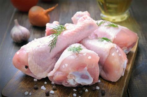 Tapa la olla y cocina (al 2) durante 3 minutos. Receta de jamoncitos de pollo al horno con salsa de cerveza