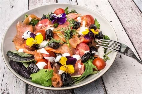 Cucumbers add body to the dressing without a lot of calories (and hidden veggies!) if you want to make your own salmon for this salad at home, we love this lime cured salmon recipe from sprinkles and sprouts! Smoked salmon salad - recipe - Daily Gourmet