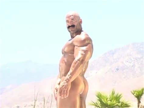 Muscle Daddy Nude Flexing ThisVid Com