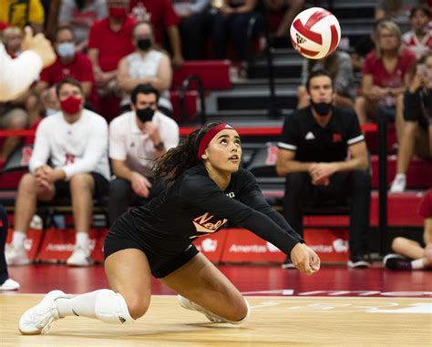 Covid 19 Wipes Out Nu Volleyballs Season Opener But Huskers Still