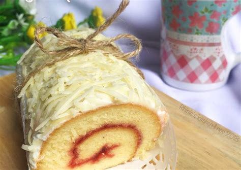 A healthy recipe for a ham and cheese roll wrapped in a soft dough, baked to perfection, lightly flavoured with dijon mustard. Bolu Gulung Keju - Bolu Gulung Keju Roll Cake Double ...