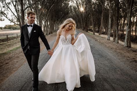 Average rating of wedding photographers in perth based on 295 reviews of 40 businesses. Wedding Photographer Perth