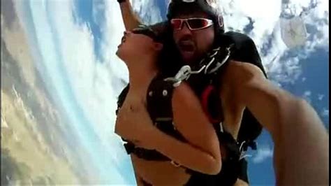 Vidéos de Sexe Devinette Saut En Parachute et films porno Yrporno com