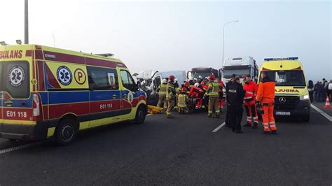 Śmiertelny wypadek na A1 pod Łodzią 43 latek z busa nie żyje kilka