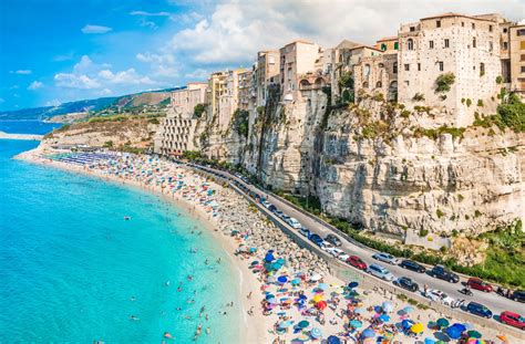 One legend says it was founded by hercules, who is honored in the name of the main square, piazza ercole. Alla ricerca dell'affaccio sul mare perfetto a Tropea ...