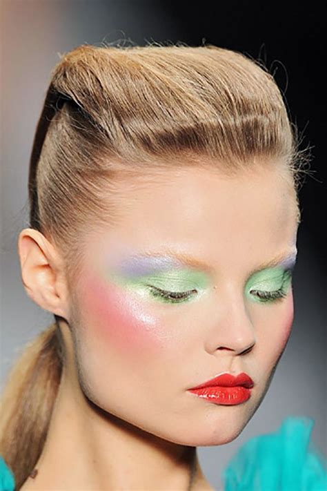 Amazing 45 Lovely Runway Makeup For Spring 2019