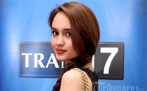 Cinta Laura Jadi Asisten Dosen Karena Nilainya Bagus