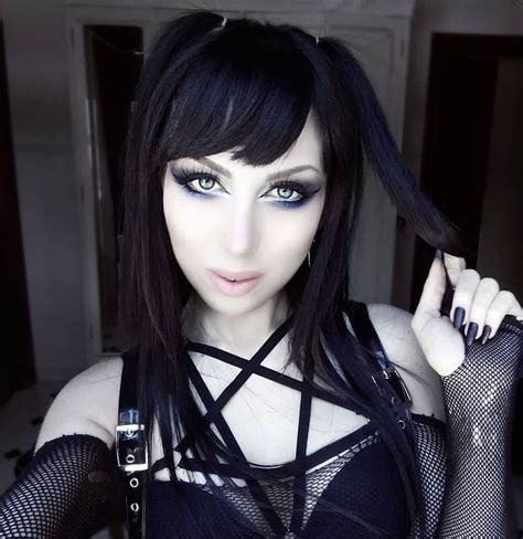 pin by ¡dark gothic macabre on góticas gothic beauty gothic girls beauty