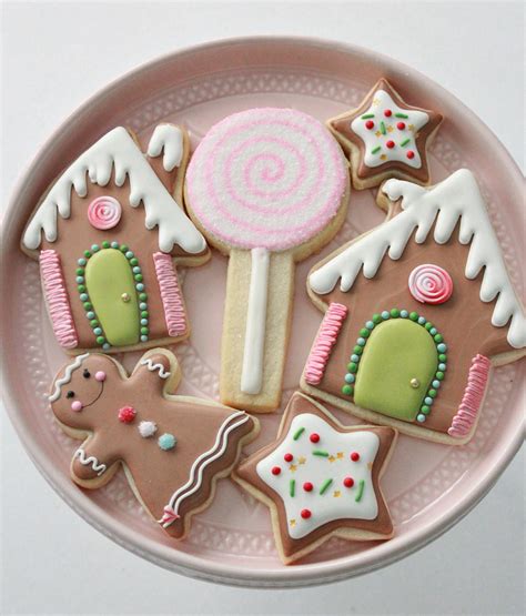 Decorated cookies and royal icing or buttercream piped cookies. Royal Icing Cookie Decorating Tips | Sweetopia