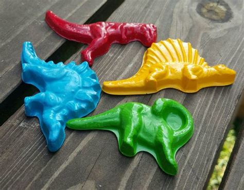 dinosaur crayons set of 48 party favors dinosaur crayons dinosaur types dinosaur party favors