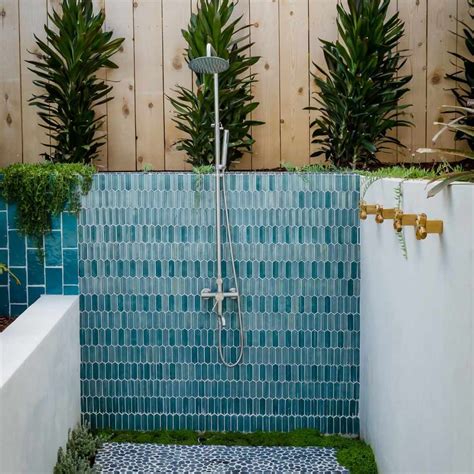 19 Outdoor Shower Ideas