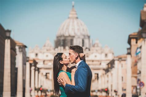 couples photo shoot in rome love in the iconic eternal city