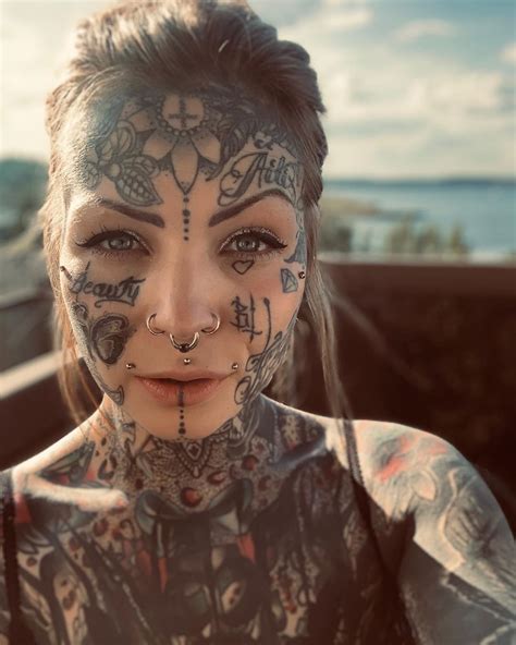 25 Astounding Face Tattoos That You Must See To Believe Face Tattoos Tattoed Women Facial