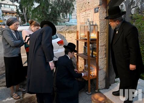 Photo Israeli Jews Light Candles For Hanukkah In Jerusalem