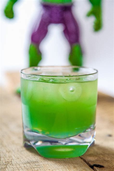 Easy Incredible Hulk Cocktail Baking Beauty