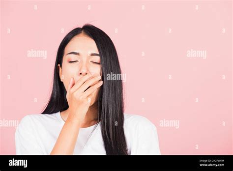 Woman Tired Yawning Hi Res Stock Photography And Images Alamy