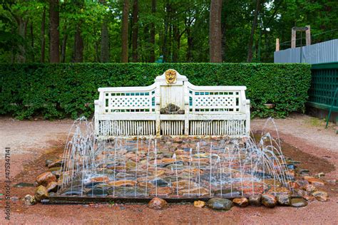 Petergof St Petersburg Russia August Sofa Is Fountain Cracker With Mascaron