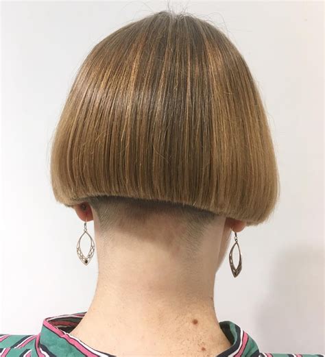 Pin By Hiro On Bobs Angled Bobs One Length Bobs Edgy Bobs Short