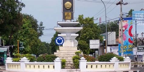Daerah dengan wilayah tebesar adalah kabupaten cianjur dengan luas 3.840,16 km2, sedangkan yang paling kecil wilayahnya adalah kota cirebon yang luasnya hanya 5. Agung Fantasi Waterpark Widasari Kabupaten Indramayu, Jawa Barat - Kolam Renang Widasari ...