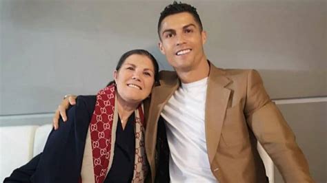 Mother, father, siblings, wife and kids. Cristiano Ronaldo's mother suffers stroke in Portugal - AS.com