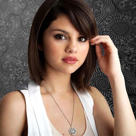 world s famous singers american hot and sexy actress and singer selena gomez