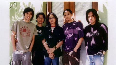 Check spelling or type a new query. 3 Lagu Persahabatan Sheila on 7, Lirik Chord Kunci Gitar ...