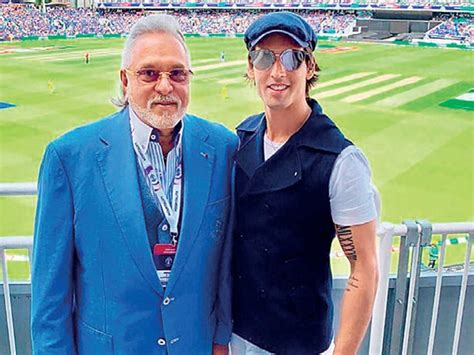 Vijay Mallya Mallya Rises With Son At The Oval