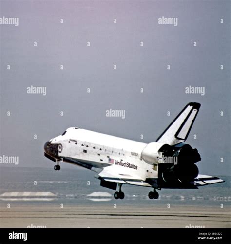 Space Shuttle Columbia Landing Hi Res Stock Photography And Images Alamy