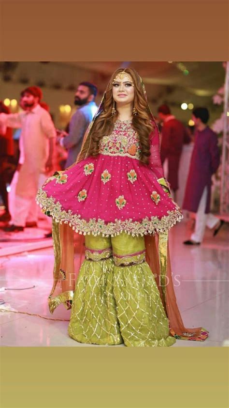 Simple Pakistani Mehndi Dresses Dresses Images 2022