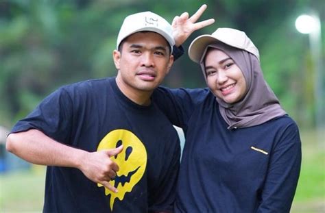 Lama Bungkam Septia Siregar Akhirnya Jawab Kabar Rebut Putra Siregar Dari Istri Pertama