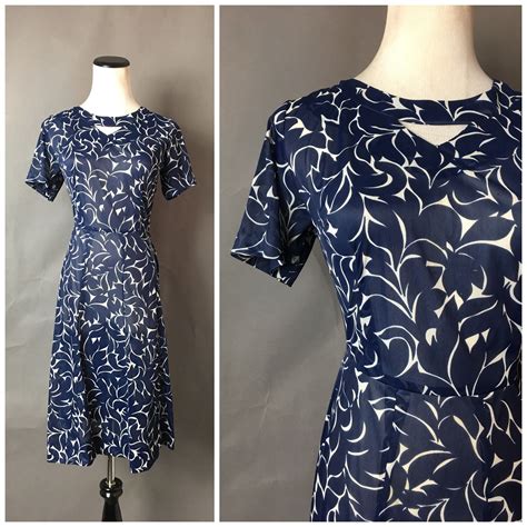 Vintage 40s dress / 1940s dress / navy printed dress / day dress / party dress / cocktail Dress 