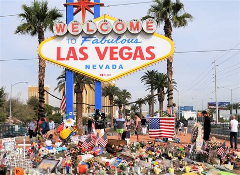 Photo Gallery Makeshift Memorial To Victims Of Las Vegas Massacre