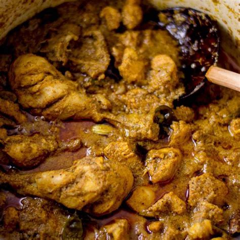 Try this recipe and you will love it! Sri Lankan Chicken Curry | Recipe (With images) | Curry ...